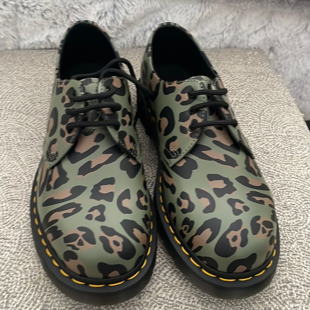 Doc Martens green leopard shoes size 8 New never worn